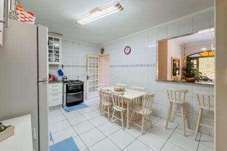 Casa à venda com 256m², 3 quartos e sem vaga Casa à venda com 256m², 3 quartos e sem vagaCozinha