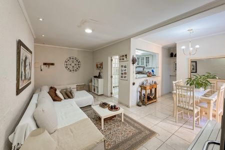 Casa à venda com 256m², 3 quartos e sem vaga Casa à venda com 256m², 3 quartos e sem vagaSala