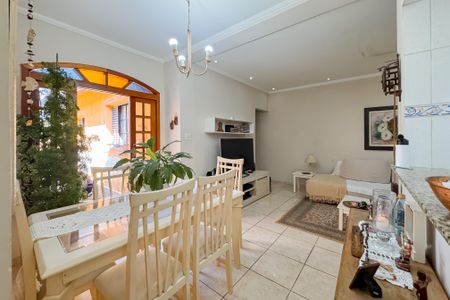 Casa à venda com 256m², 3 quartos e sem vaga Casa à venda com 256m², 3 quartos e sem vagaSala