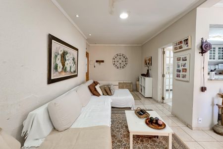 Casa à venda com 256m², 3 quartos e sem vaga Casa à venda com 256m², 3 quartos e sem vagaSala