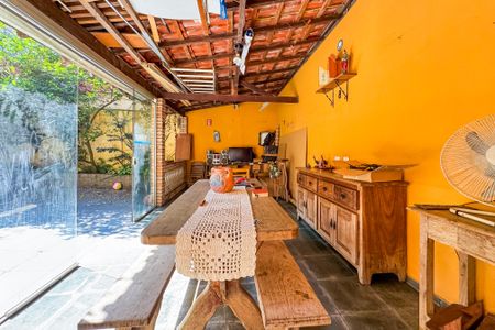 Casa à venda com 256m², 3 quartos e sem vaga Casa à venda com 256m², 3 quartos e sem vagaÁrea comum - Churrasqueira