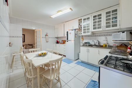 Casa à venda com 256m², 3 quartos e sem vaga Casa à venda com 256m², 3 quartos e sem vagaCozinha