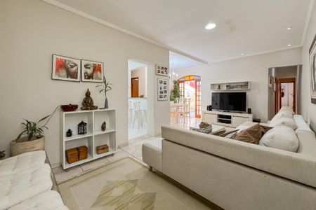 Casa à venda com 256m², 3 quartos e sem vaga Casa à venda com 256m², 3 quartos e sem vagaSala