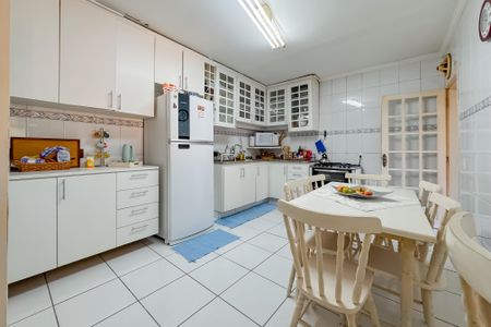 Casa à venda com 256m², 3 quartos e sem vaga Casa à venda com 256m², 3 quartos e sem vagaCozinha