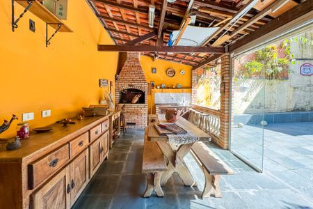 Casa à venda com 256m², 3 quartos e sem vaga Casa à venda com 256m², 3 quartos e sem vagaÁrea comum - Churrasqueira