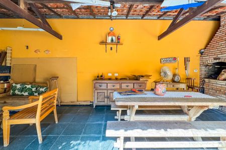 Casa à venda com 256m², 3 quartos e sem vaga Casa à venda com 256m², 3 quartos e sem vagaÁrea comum - Churrasqueira