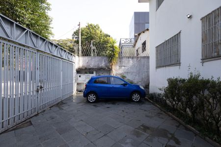 Casa para alugar com 385m², 6 quartos e 3 vagas Casa para alugar com 385m², 6 quartos e 3 vagasGaragem