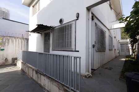 Casa para alugar com 385m², 6 quartos e 3 vagas Casa para alugar com 385m², 6 quartos e 3 vagasQuintal