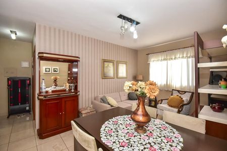 Apartamento à venda com 80m², 2 quartos e 1 vagaSala