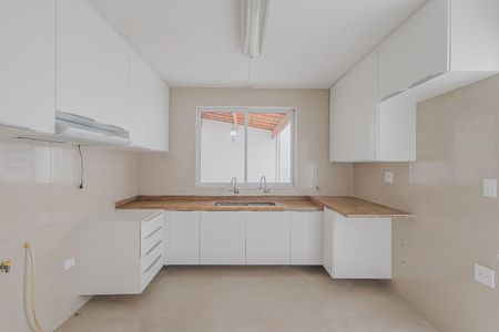 Casa à venda com 300m², 4 quartos e 4 vagasCozinha