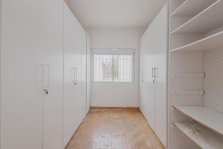 Casa à venda com 300m², 4 quartos e 4 vagasÁrea de Serviço - Quarto