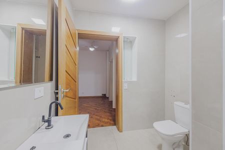 Casa à venda com 300m², 4 quartos e 4 vagasBanheiro da Suíte 1
