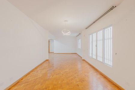 Casa à venda com 300m², 4 quartos e 4 vagasSala