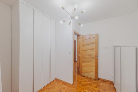Casa à venda com 300m², 4 quartos e 4 vagasSuíte 2