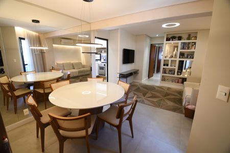 Sala de apartamento à venda com 2 quartos, 70m² em Cambuí, Campinas