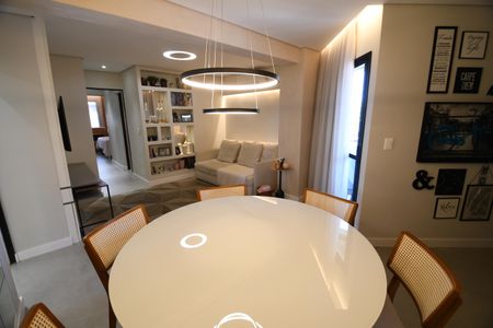 Sala de apartamento à venda com 2 quartos, 70m² em Cambuí, Campinas