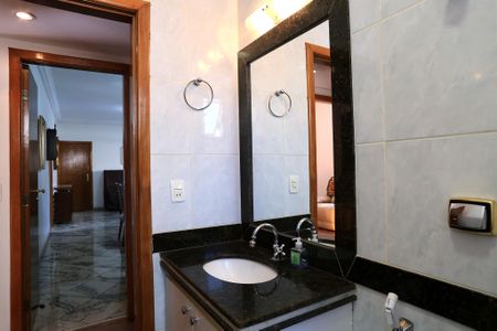 Apartamento à venda com 140m², 4 quartos e 3 vagas Apartamento à venda com 140m², 4 quartos e 3 vagasBanheiro