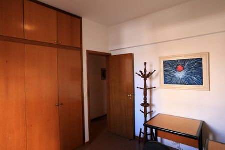 Apartamento à venda com 140m², 4 quartos e 3 vagas Apartamento à venda com 140m², 4 quartos e 3 vagasEscritório