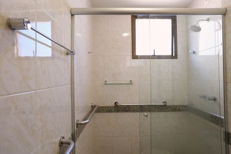 Apartamento à venda com 140m², 4 quartos e 3 vagas Apartamento à venda com 140m², 4 quartos e 3 vagasBanheiro da Suíte