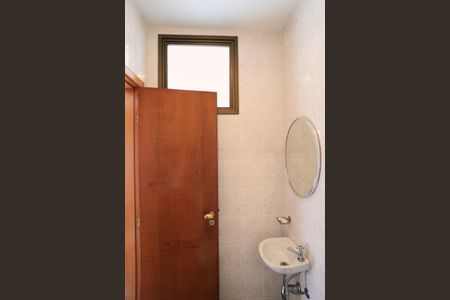 Apartamento à venda com 140m², 4 quartos e 3 vagas Apartamento à venda com 140m², 4 quartos e 3 vagasBanheiro de serviço