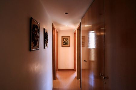 Apartamento à venda com 140m², 4 quartos e 3 vagas Apartamento à venda com 140m², 4 quartos e 3 vagasCorredor