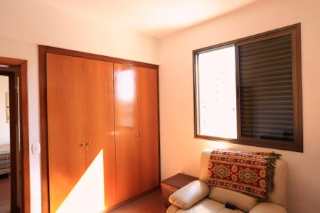 Apartamento à venda com 140m², 4 quartos e 3 vagas Apartamento à venda com 140m², 4 quartos e 3 vagasSala de TV