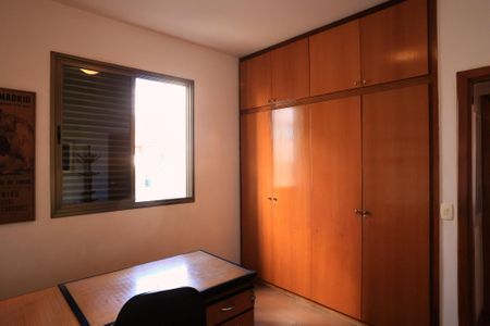 Apartamento à venda com 140m², 4 quartos e 3 vagas Apartamento à venda com 140m², 4 quartos e 3 vagasEscritório