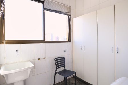 Apartamento à venda com 140m², 4 quartos e 3 vagas Apartamento à venda com 140m², 4 quartos e 3 vagasÁrea de Serviço