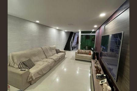 Casa à venda com 250m², 3 quartos e 4 vagasSala