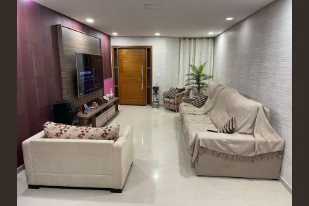 Casa à venda com 250m², 3 quartos e 4 vagasSala