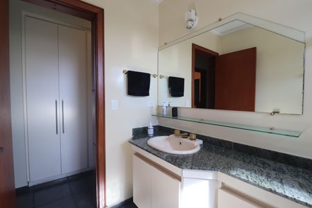 Apartamento à venda com 176m², 3 quartos e 2 vagasBanheiro Social