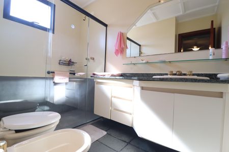 Apartamento à venda com 176m², 3 quartos e 2 vagasBanheiro da Suíte