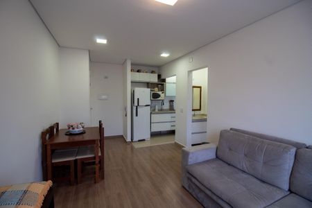 Sala de apartamento para alugar com 1 quarto, 50m² em Jardim Trussardi, São Paulo