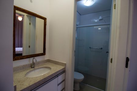 Banheiro de apartamento para alugar com 1 quarto, 50m² em Jardim Trussardi, São Paulo