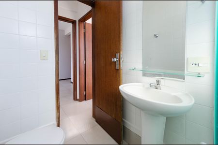 Apartamento à venda com 75m², 2 quartos e sem vaga Apartamento à venda com 75m², 2 quartos e sem vagaBanheiro social