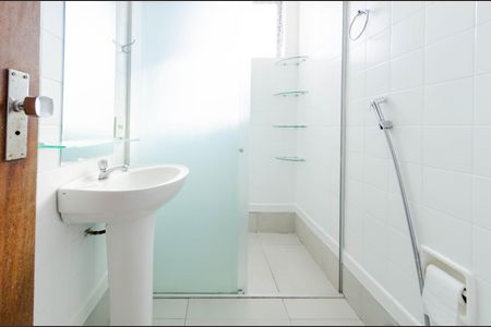 Apartamento à venda com 75m², 2 quartos e sem vaga Apartamento à venda com 75m², 2 quartos e sem vagaBanheiro social