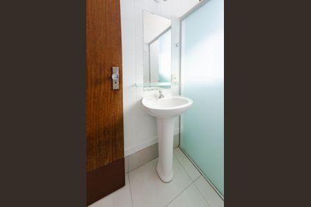 Apartamento à venda com 75m², 2 quartos e sem vaga Apartamento à venda com 75m², 2 quartos e sem vagaBanheiro social