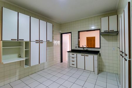 Casa para alugar com 400m², 5 quartos e 6 vagas