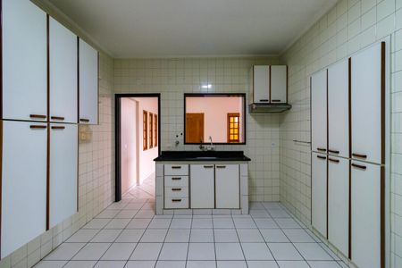 Casa para alugar com 400m², 5 quartos e 6 vagas