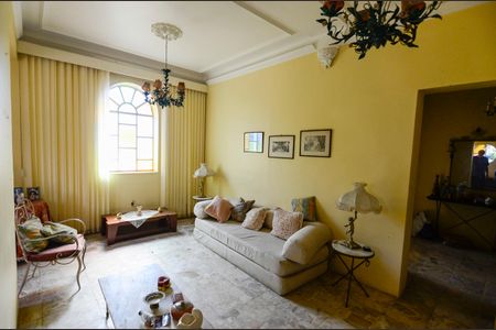 Casa à venda com 370m², 3 quartos e 1 vagaSala