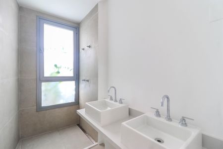 Apartamento à venda com 197m², 3 quartos e 3 vagasBanheiro da Suíte 1