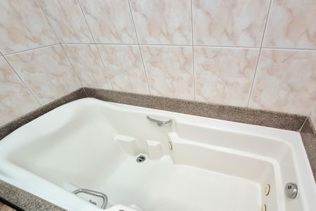 Apartamento à venda com 440m², 4 quartos e 5 vagasBanheiro da Suíte 2