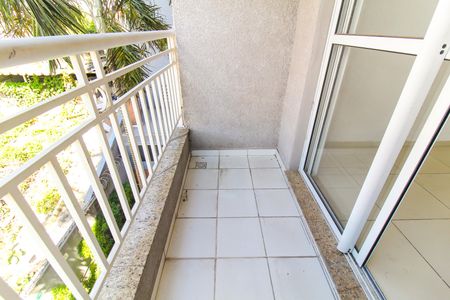 Sacada de apartamento à venda com 2 quartos, 53m² em Vila Carmosina, São Paulo