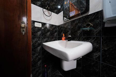 Casa à venda com 178m², 3 quartos e 2 vagasBanheiro