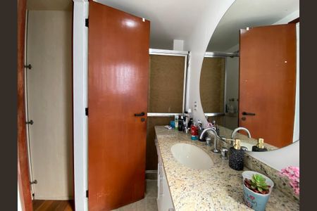 Apartamento à venda com 114m², 4 quartos e 2 vagas Apartamento à venda com 114m², 4 quartos e 2 vagasBanheiro do Quarto 1