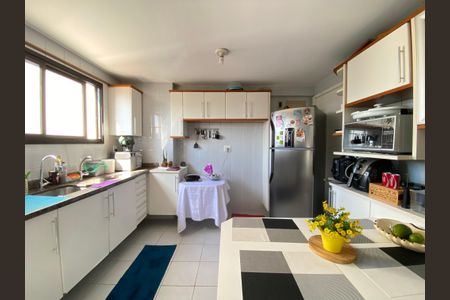 Apartamento à venda com 114m², 4 quartos e 2 vagas Apartamento à venda com 114m², 4 quartos e 2 vagasCozinha