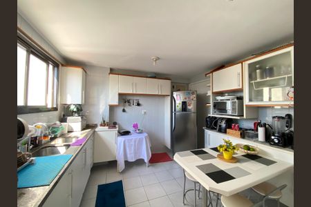 Apartamento à venda com 114m², 4 quartos e 2 vagas Apartamento à venda com 114m², 4 quartos e 2 vagasCozinha
