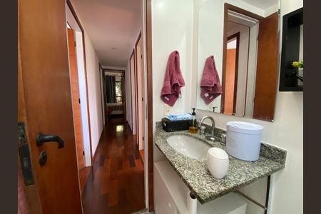 Apartamento à venda com 114m², 4 quartos e 2 vagas Apartamento à venda com 114m², 4 quartos e 2 vagasBanheiro Social