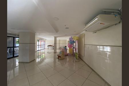 Apartamento à venda com 114m², 4 quartos e 2 vagas Apartamento à venda com 114m², 4 quartos e 2 vagasÁrea comum - Salão de festas