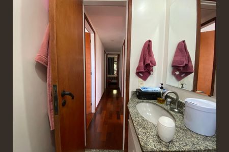 Apartamento à venda com 114m², 4 quartos e 2 vagas Apartamento à venda com 114m², 4 quartos e 2 vagasBanheiro Social